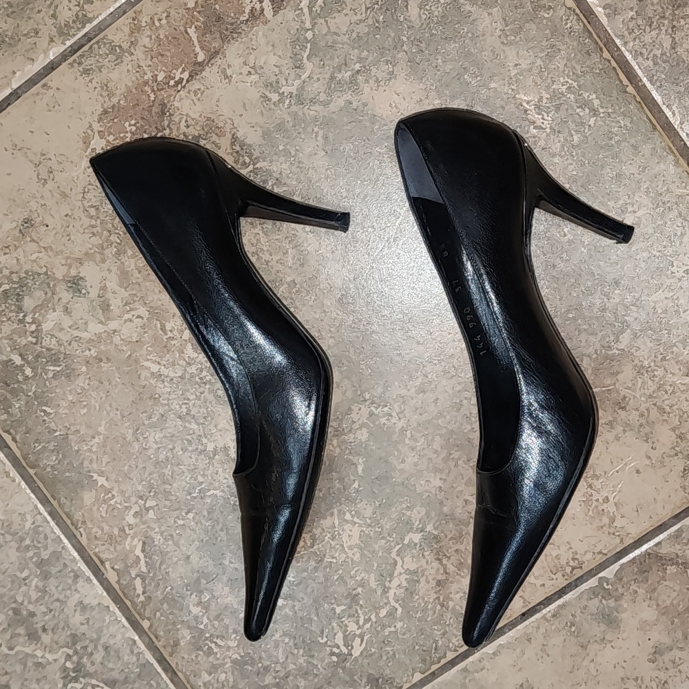 ESCADA point toe pumps - Picture 3 of 11